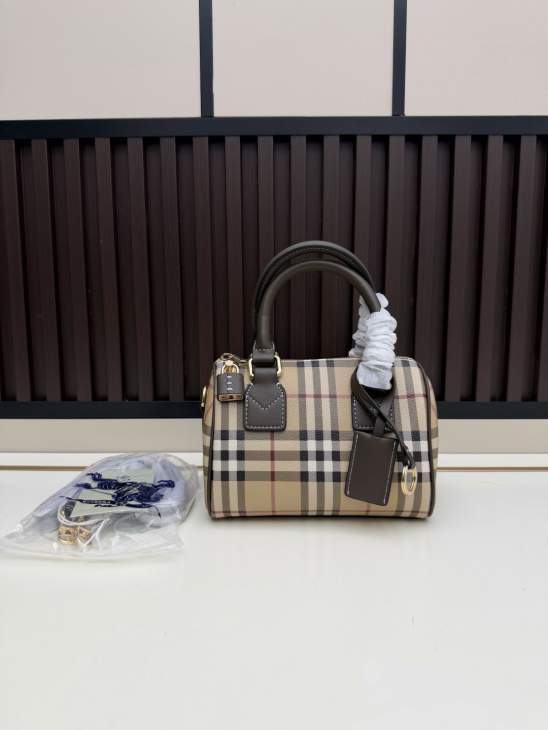 Picture of Burberry Handbags _SKUfw229782283fw
